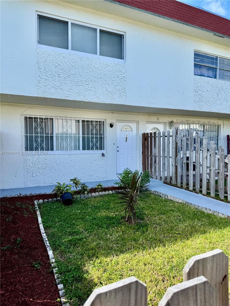 1481 NE 150th St # 102, Miami FL 33161 — 2