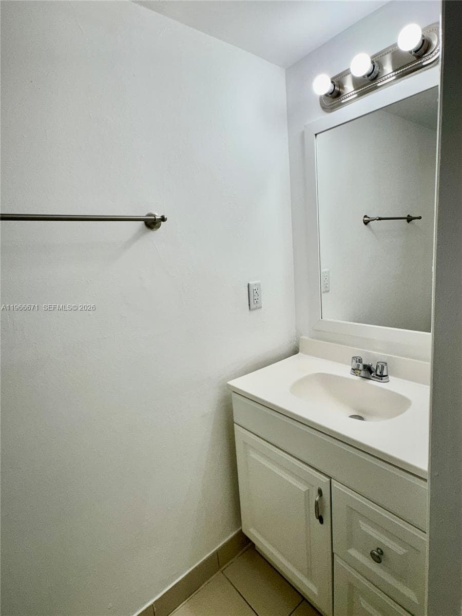 1481 NE 150th St # 102, Miami FL 33161 — 13