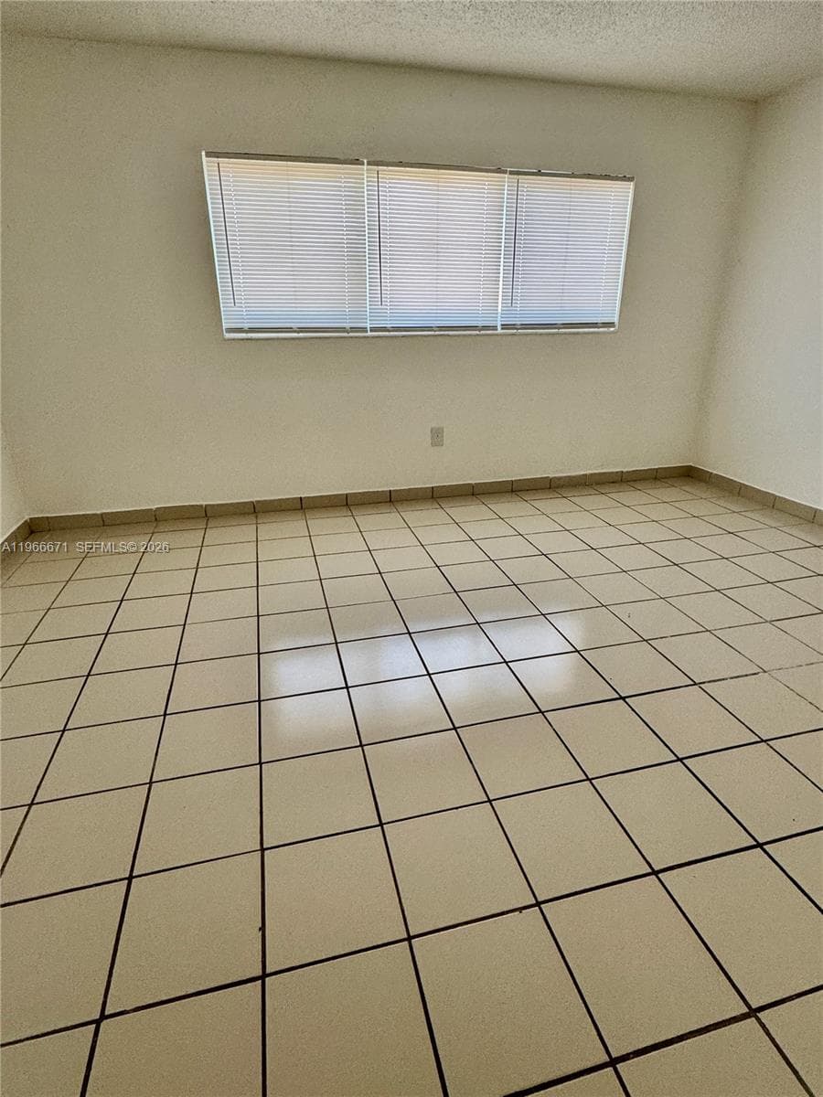 1481 NE 150th St # 102, Miami FL 33161 — 17