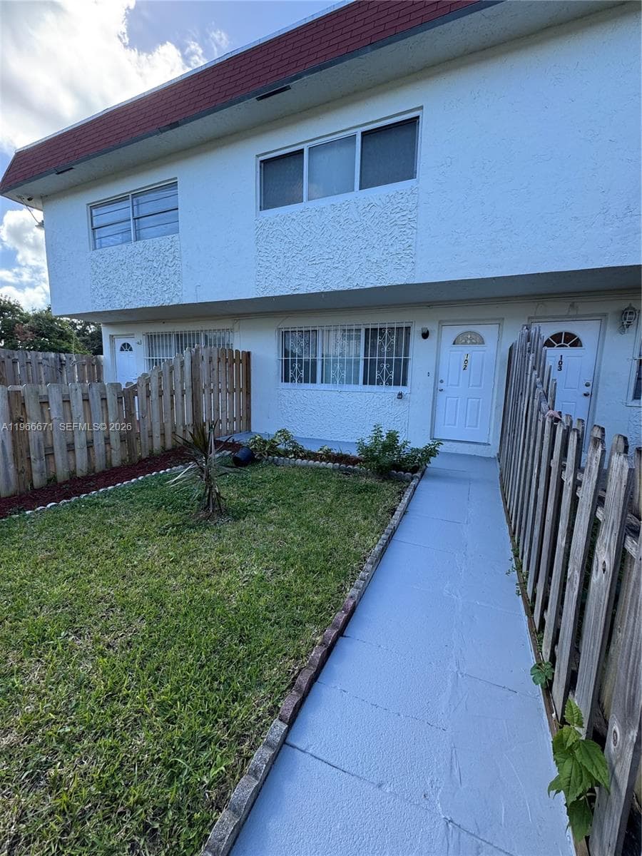 1481 NE 150th St # 102, Miami FL 33161 — 3