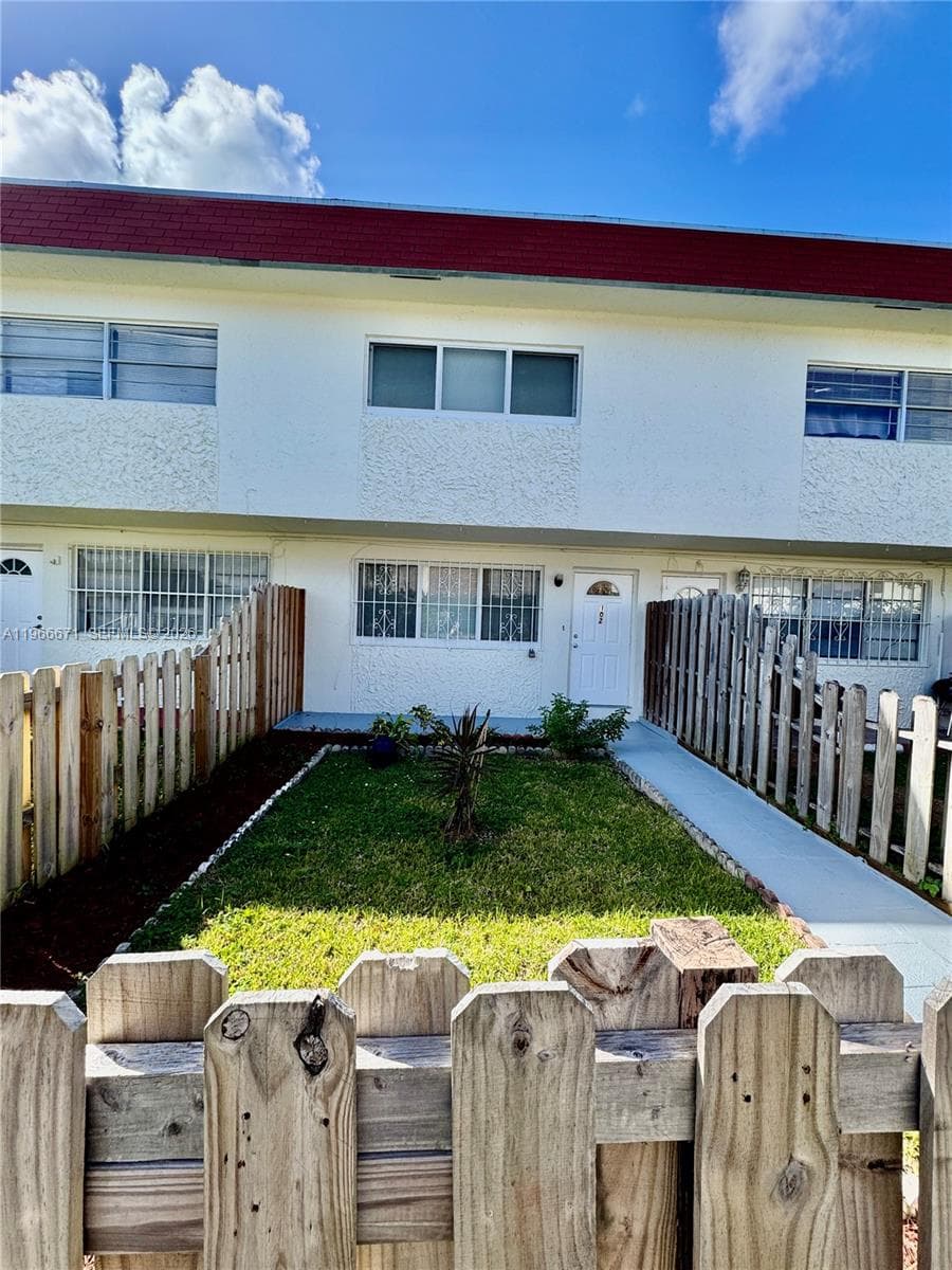 1481 NE 150th St # 102, Miami FL 33161 — 1