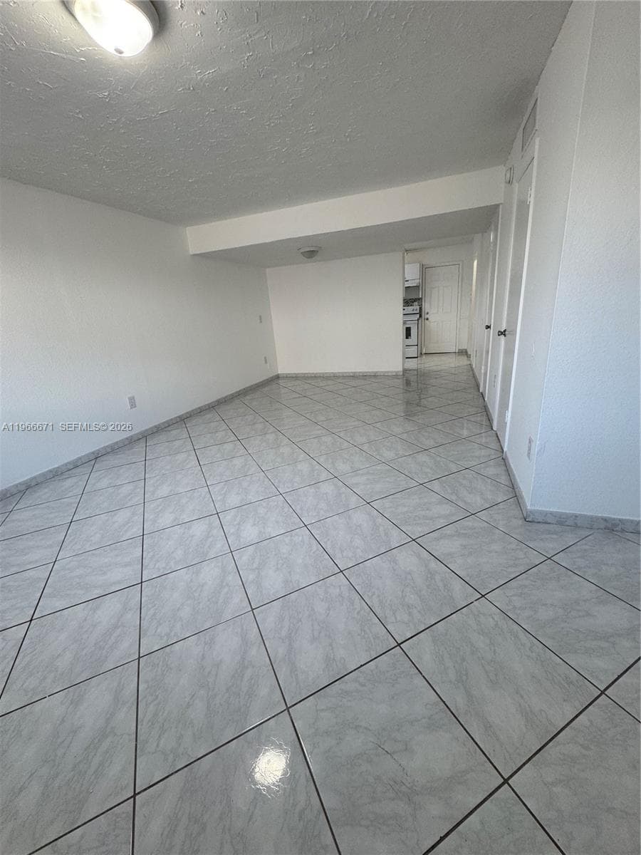 1481 NE 150th St # 102, Miami FL 33161 — 5