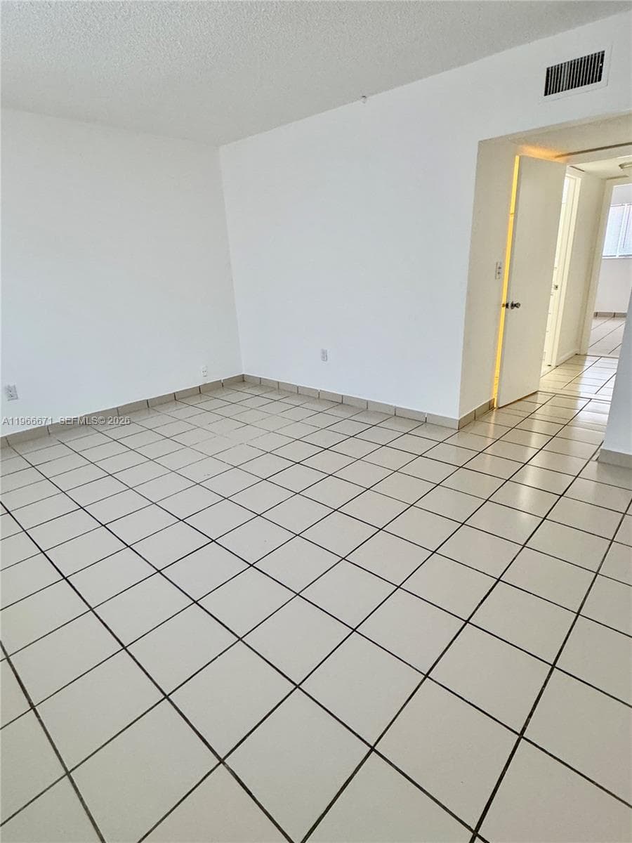 1481 NE 150th St # 102, Miami FL 33161 — 20