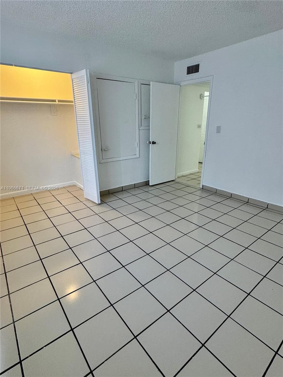 1481 NE 150th St # 102, Miami FL 33161 — 24