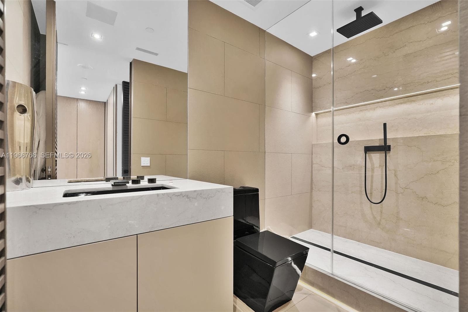 20165 NE 39th Pl, Aventura FL 33180 — 26