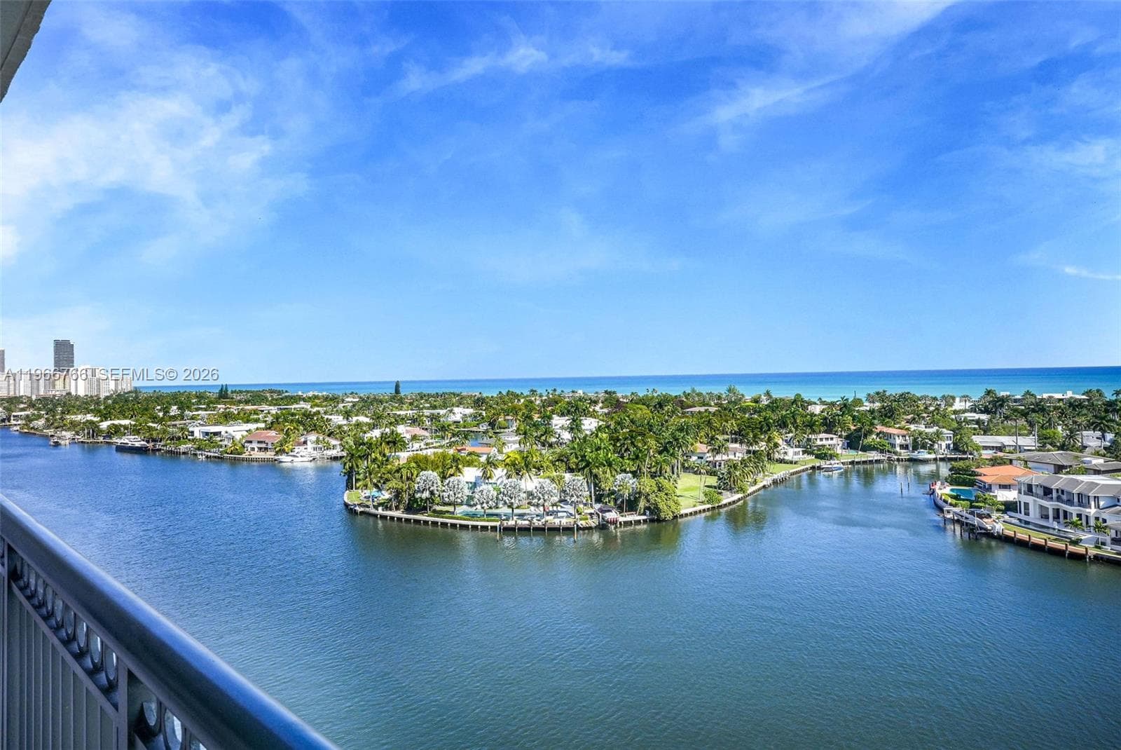 20165 NE 39th Pl, Aventura FL 33180 — 35