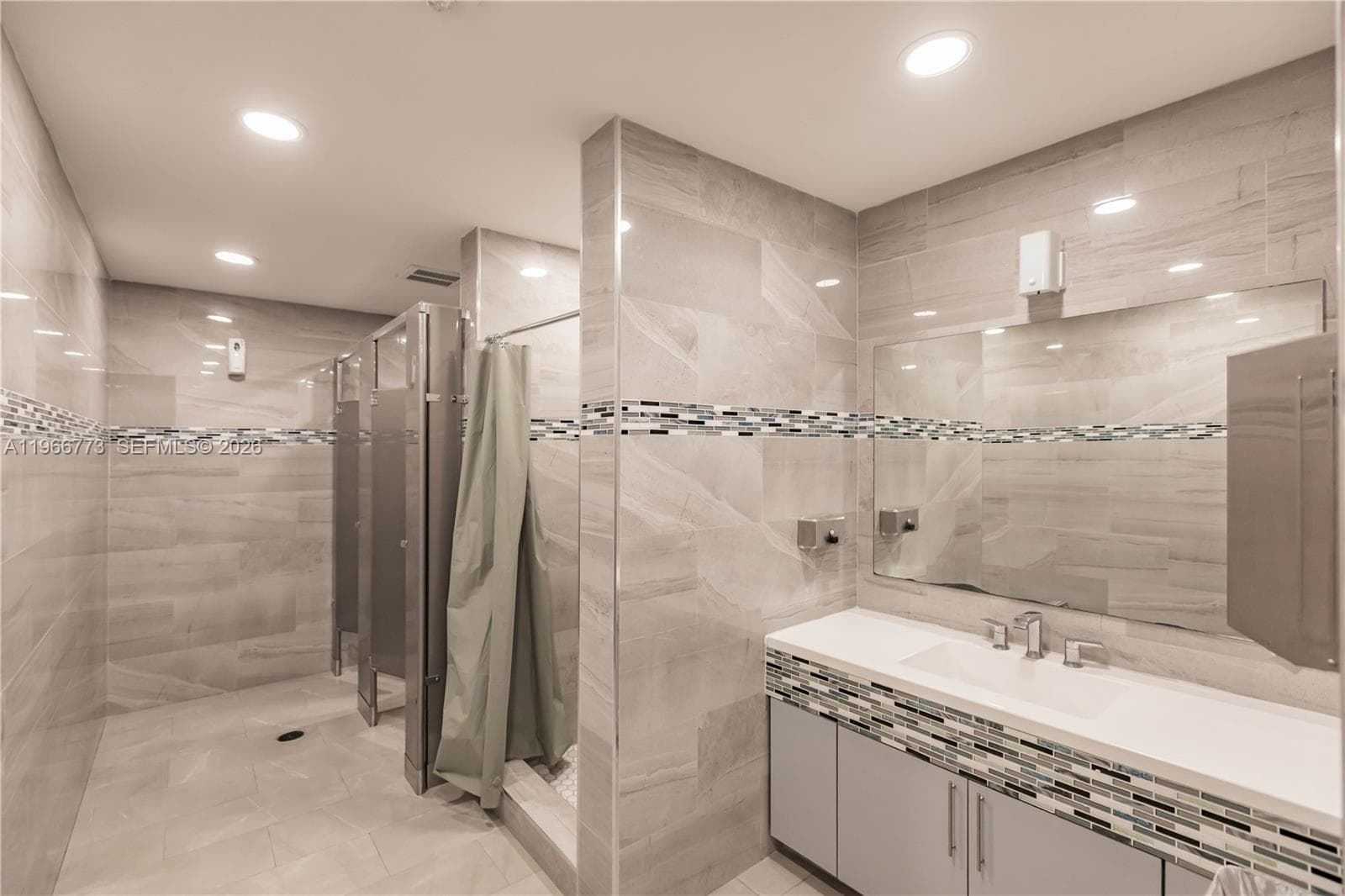 5001 Collins Ave # 1K, Miami Beach FL 33140 — 19