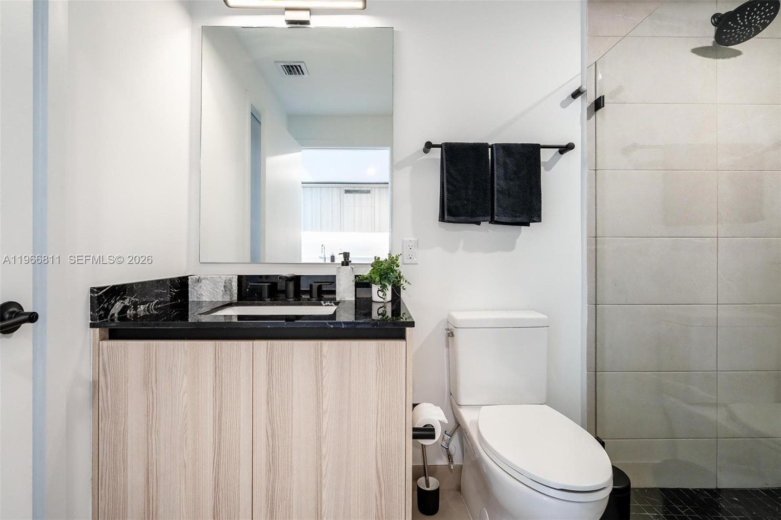 225 N Miami Ave # 3307, Miami FL 33128 — 42
