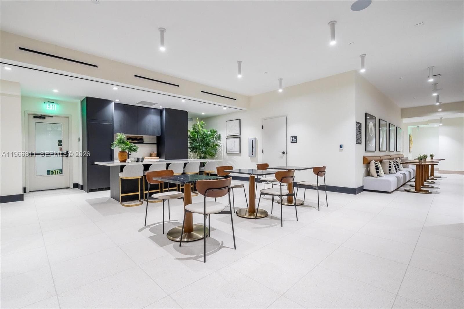 225 N Miami Ave # 3307, Miami FL 33128 — 53