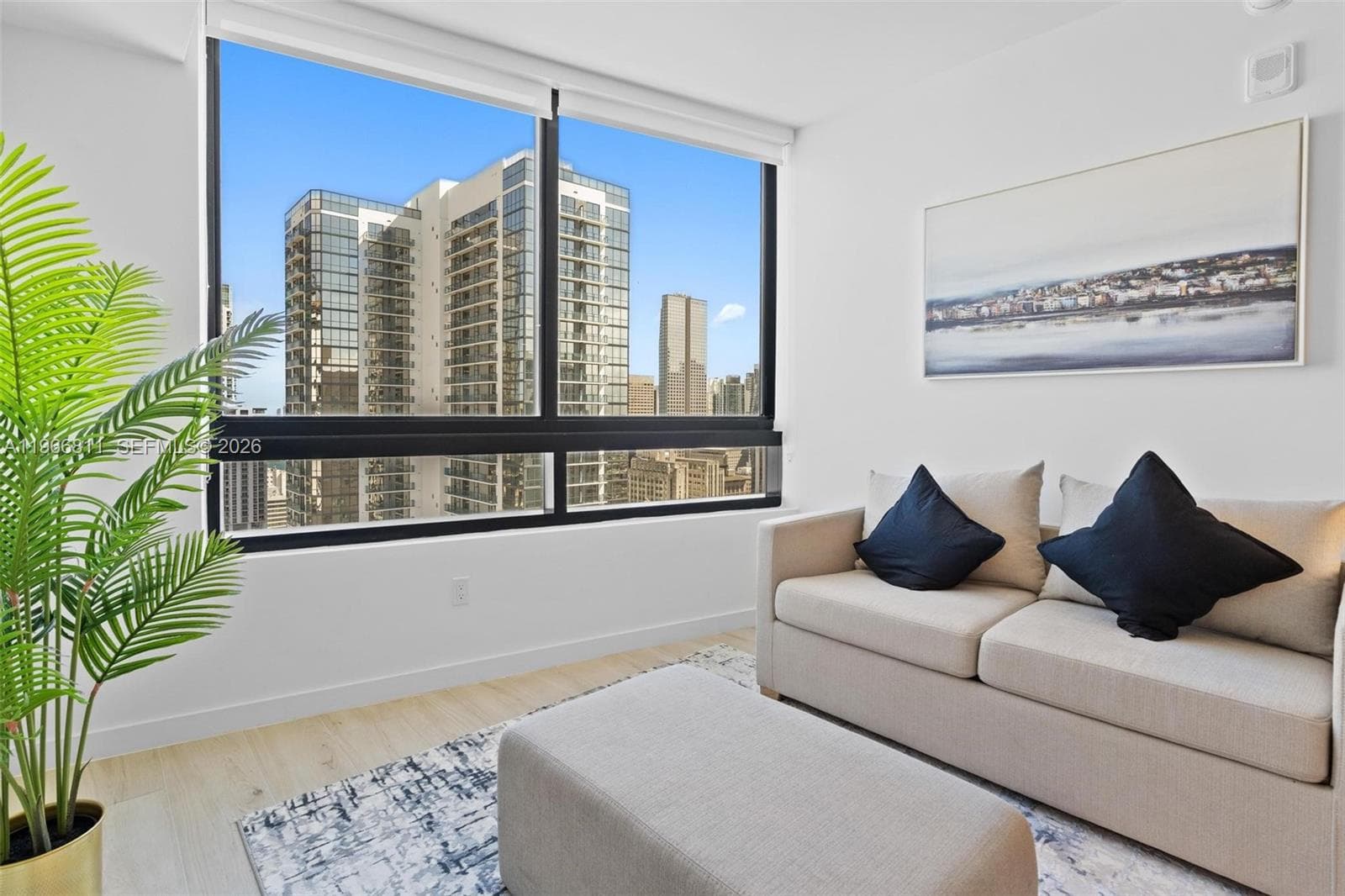 225 N Miami Ave # 3307, Miami FL 33128 — 32