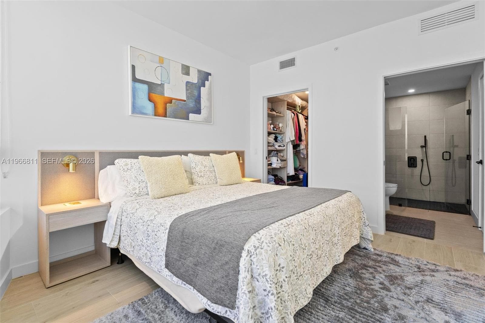 225 N Miami Ave # 3307, Miami FL 33128 — 34