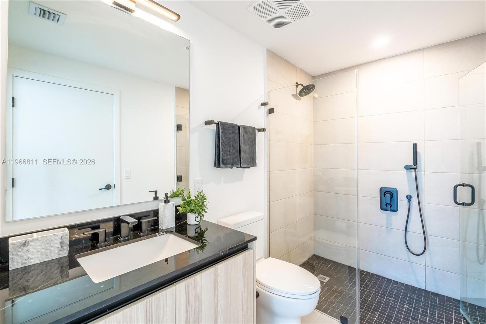 225 N Miami Ave # 3307, Miami FL 33128 — 41