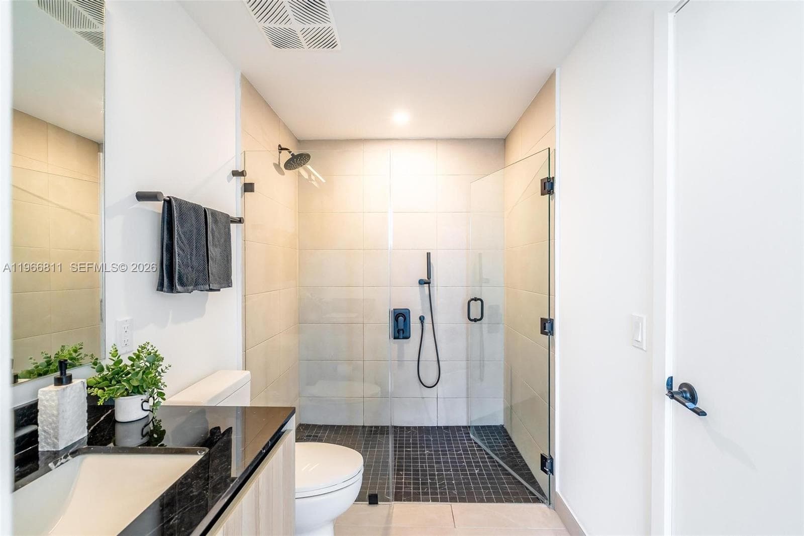 225 N Miami Ave # 3307, Miami FL 33128 — 40