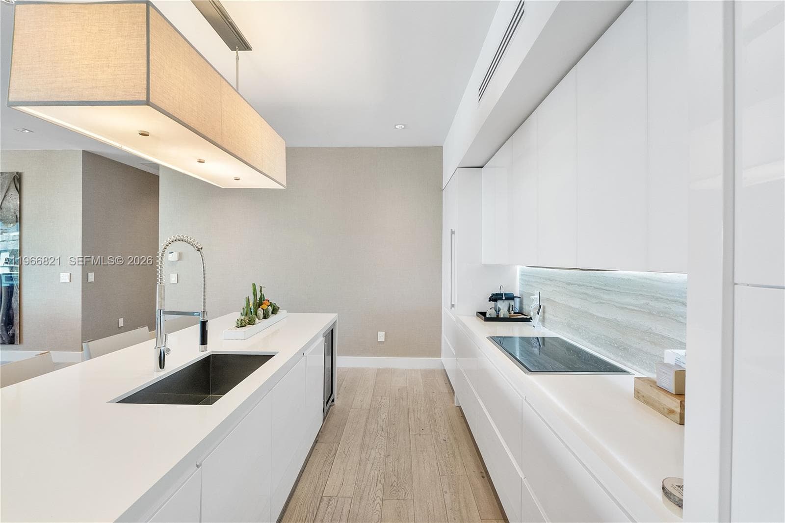 102 24th St # 1612, Miami Beach FL 33139 — 28
