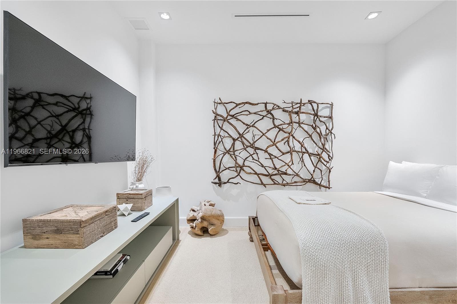 102 24th St # 1612, Miami Beach FL 33139 — 30