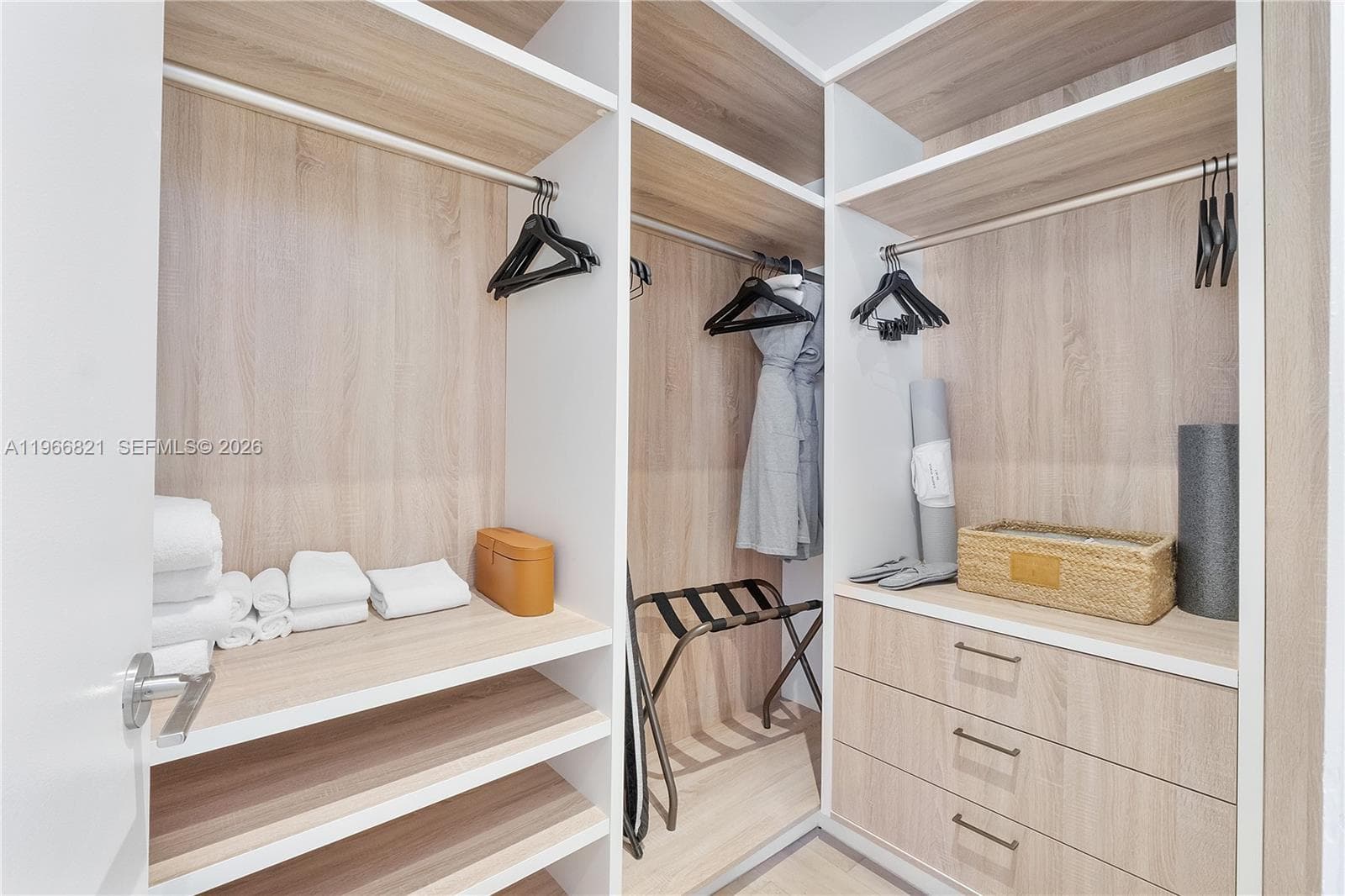 102 24th St # 1612, Miami Beach FL 33139 — 37