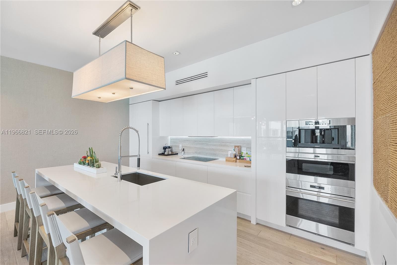 102 24th St # 1612, Miami Beach FL 33139 — 25