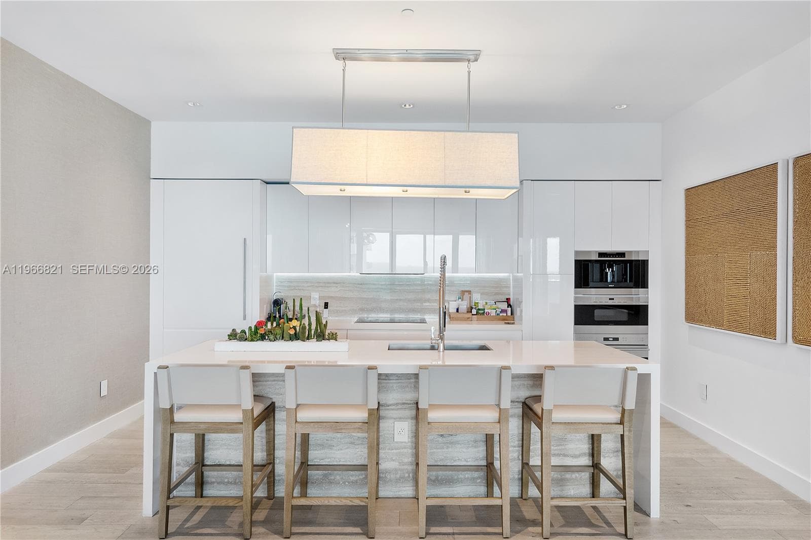 102 24th St # 1612, Miami Beach FL 33139 — 21