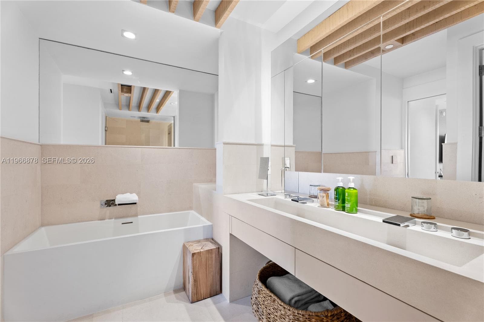 102 24th St # 1703, Miami Beach FL 33139 — 19