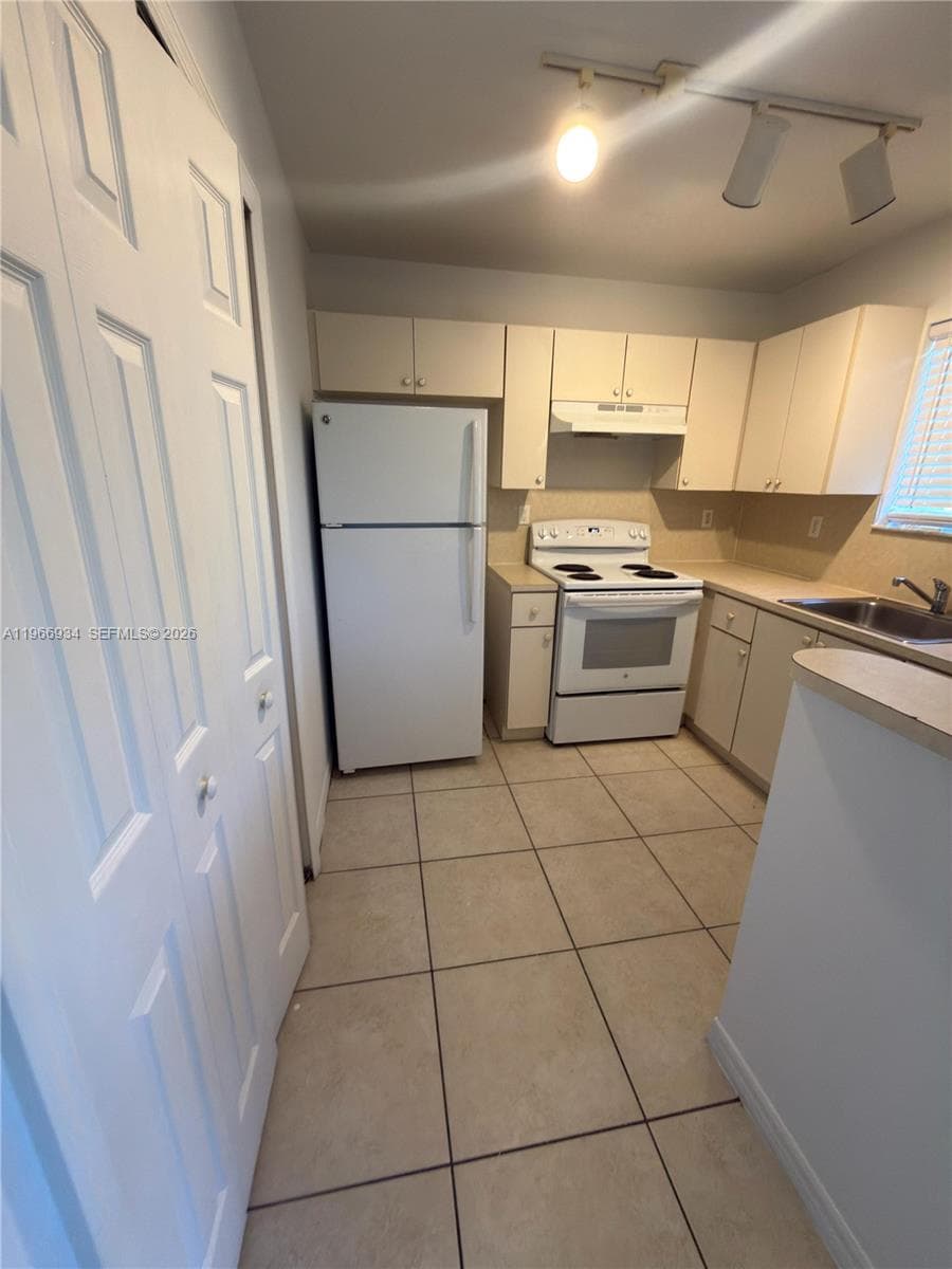 930 NE 34th Ave # 201, Homestead FL 33033 — 13