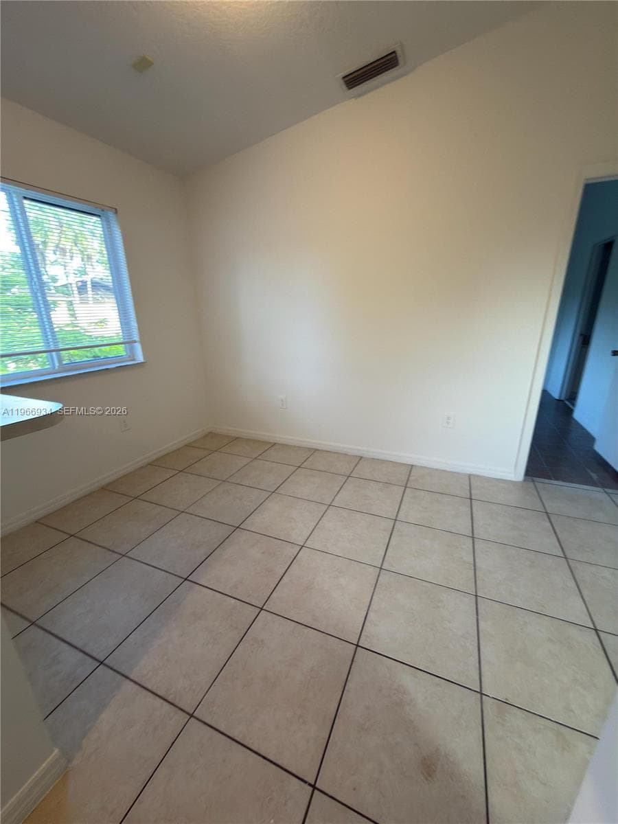 930 NE 34th Ave # 201, Homestead FL 33033 — 17