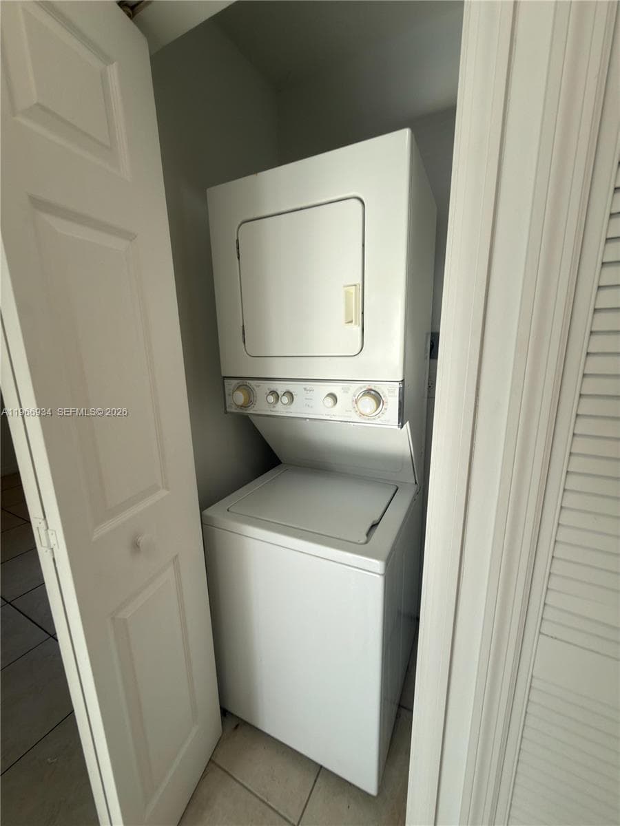 930 NE 34th Ave # 201, Homestead FL 33033 — 26
