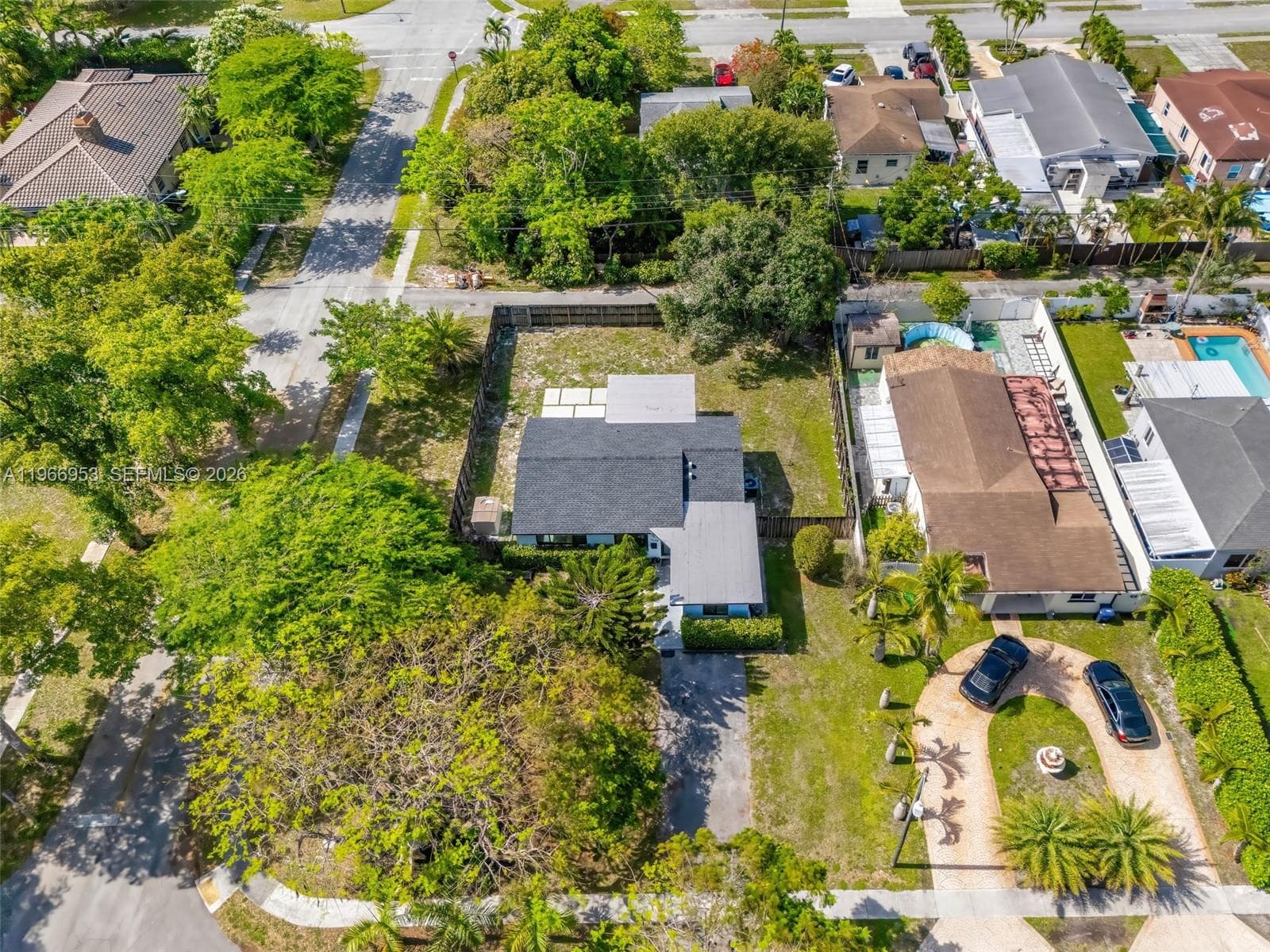 1998 NE 180th St, North Miami Beach FL 33162 — 27