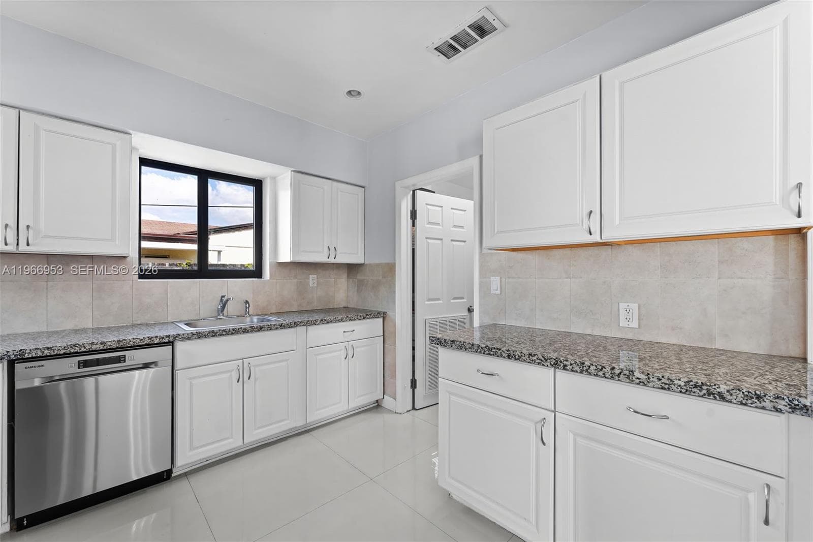 1998 NE 180th St, North Miami Beach FL 33162 — 22