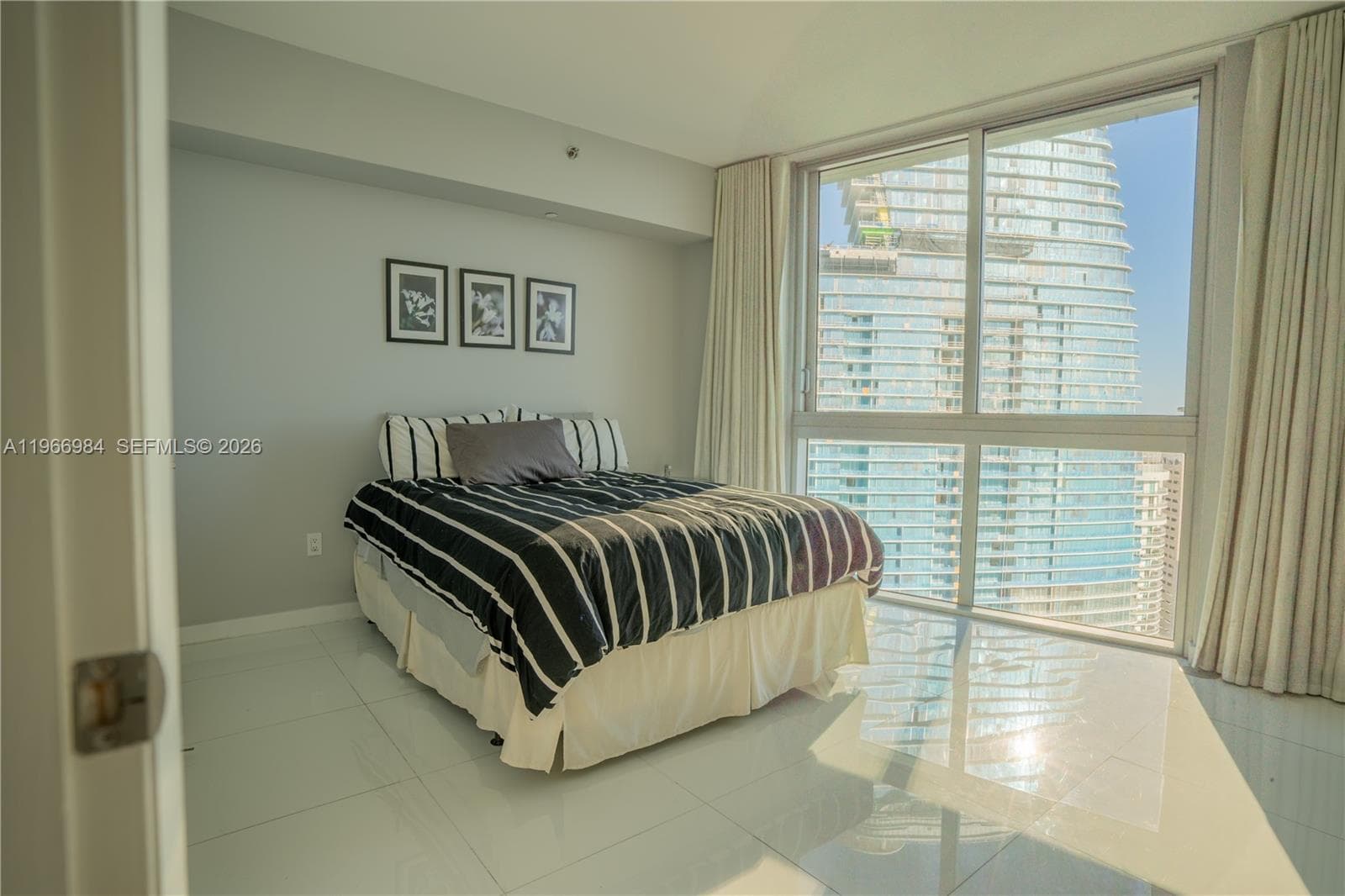 465 Brickell Ave # 4802, Miami FL 33131 — 17