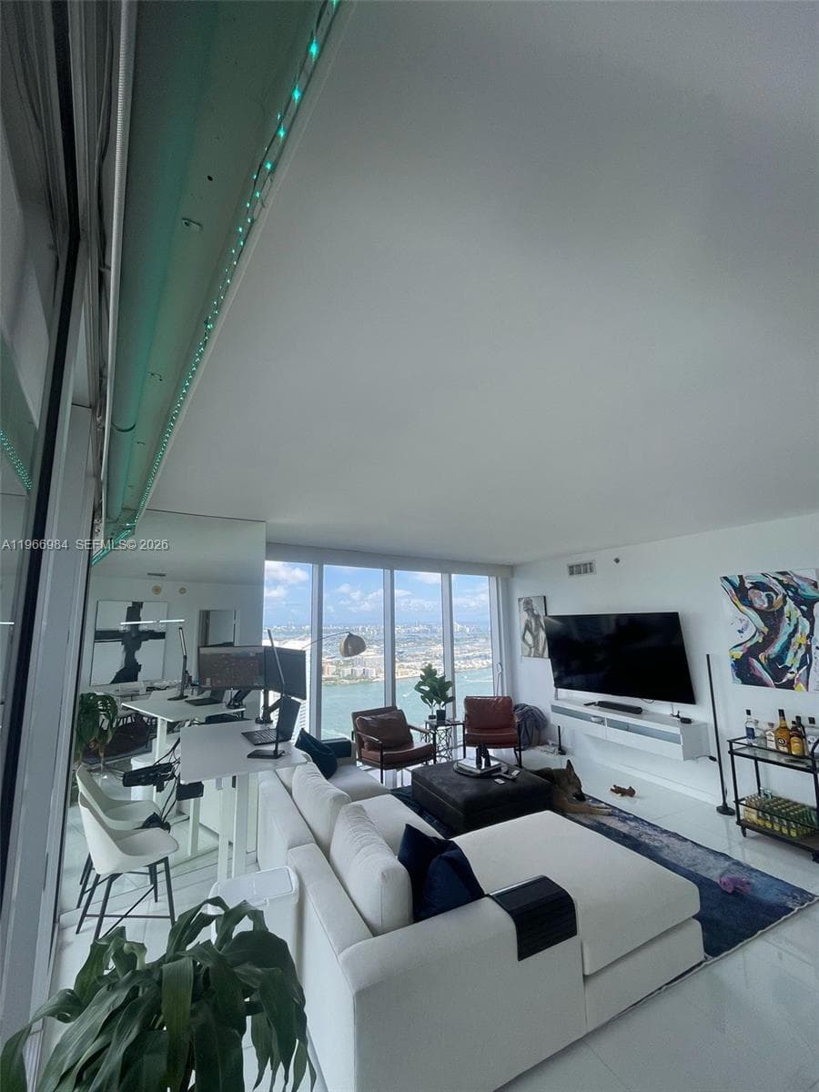 465 Brickell Ave # 4802, Miami FL 33131 — 21