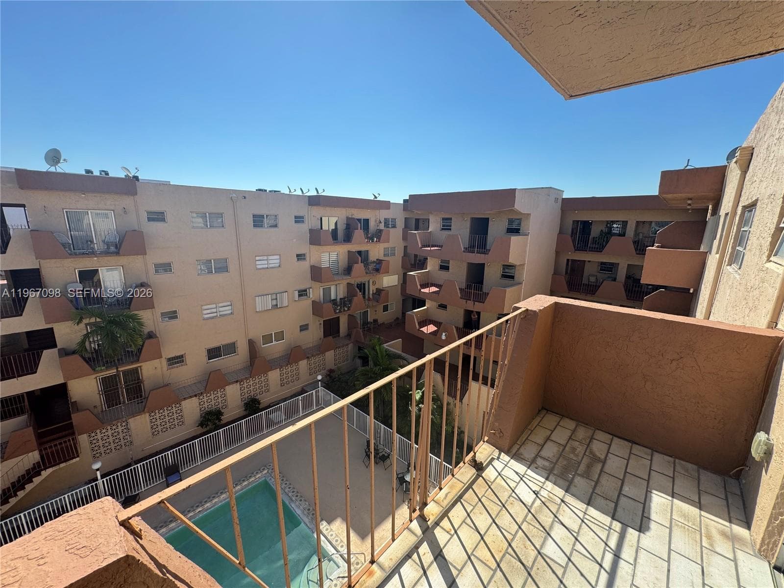 1630 W 46th St # 514B, Hialeah FL 33012 — 12
