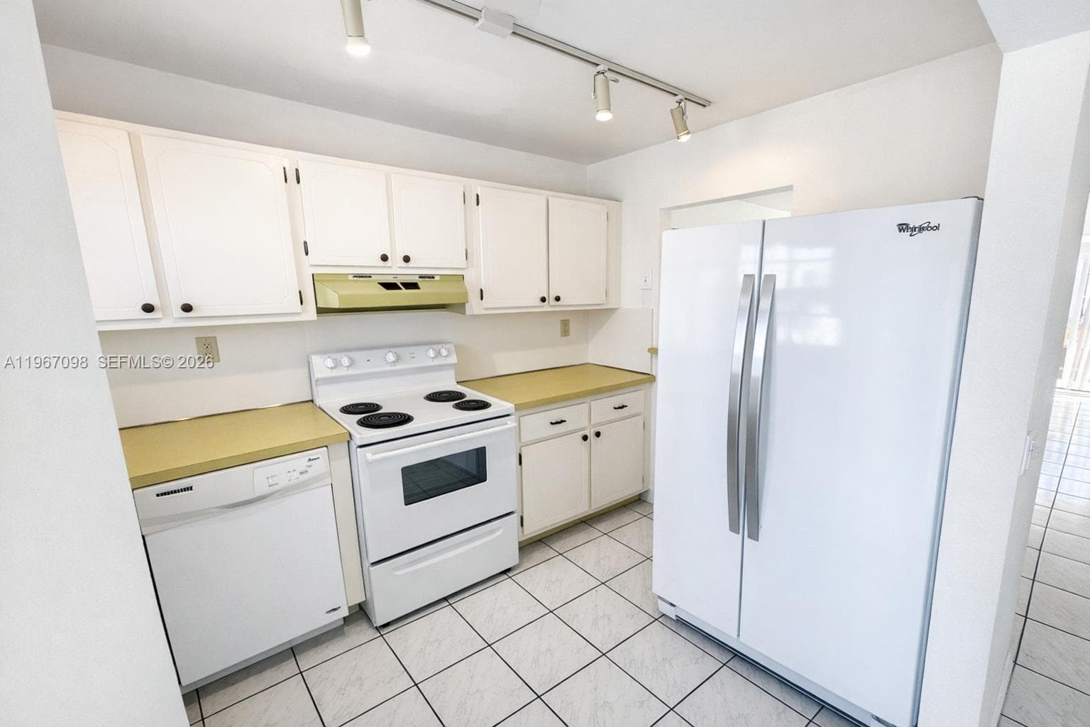 1630 W 46th St # 514B, Hialeah FL 33012 — 5