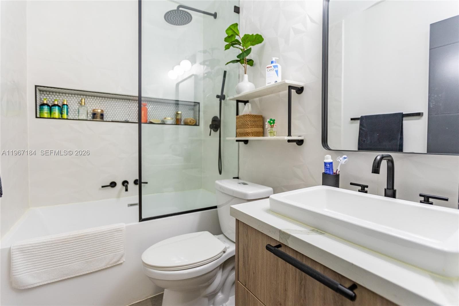 814 Monterey St, Coral Gables FL 33134 — 43