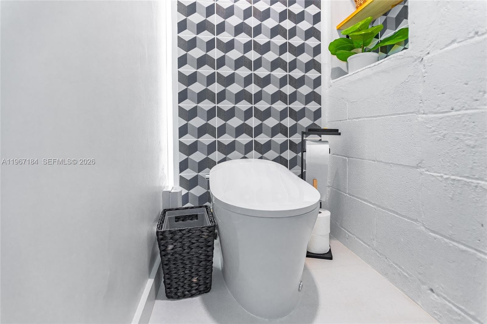 814 Monterey St, Coral Gables FL 33134 — 37