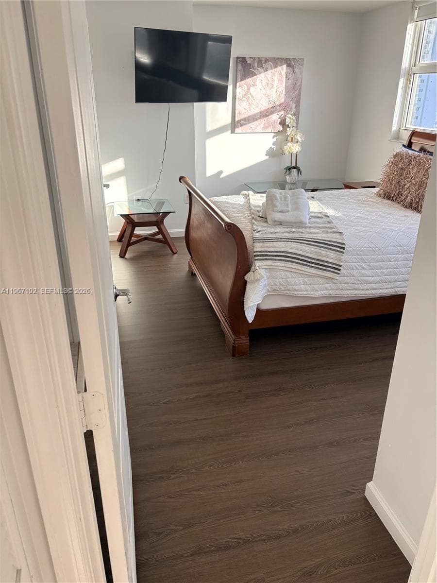 1200 Brickell Bay Dr # 3923, Miami FL 33131 — 13