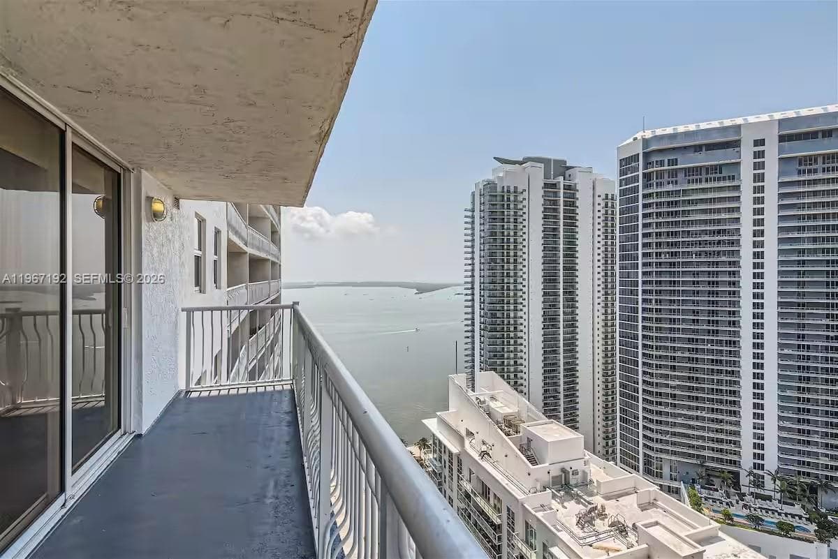 1200 Brickell Bay Dr # 3923, Miami FL 33131 — 3
