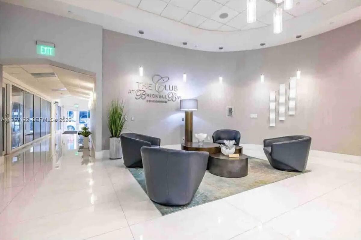1200 Brickell Bay Dr # 3923, Miami FL 33131 — 24