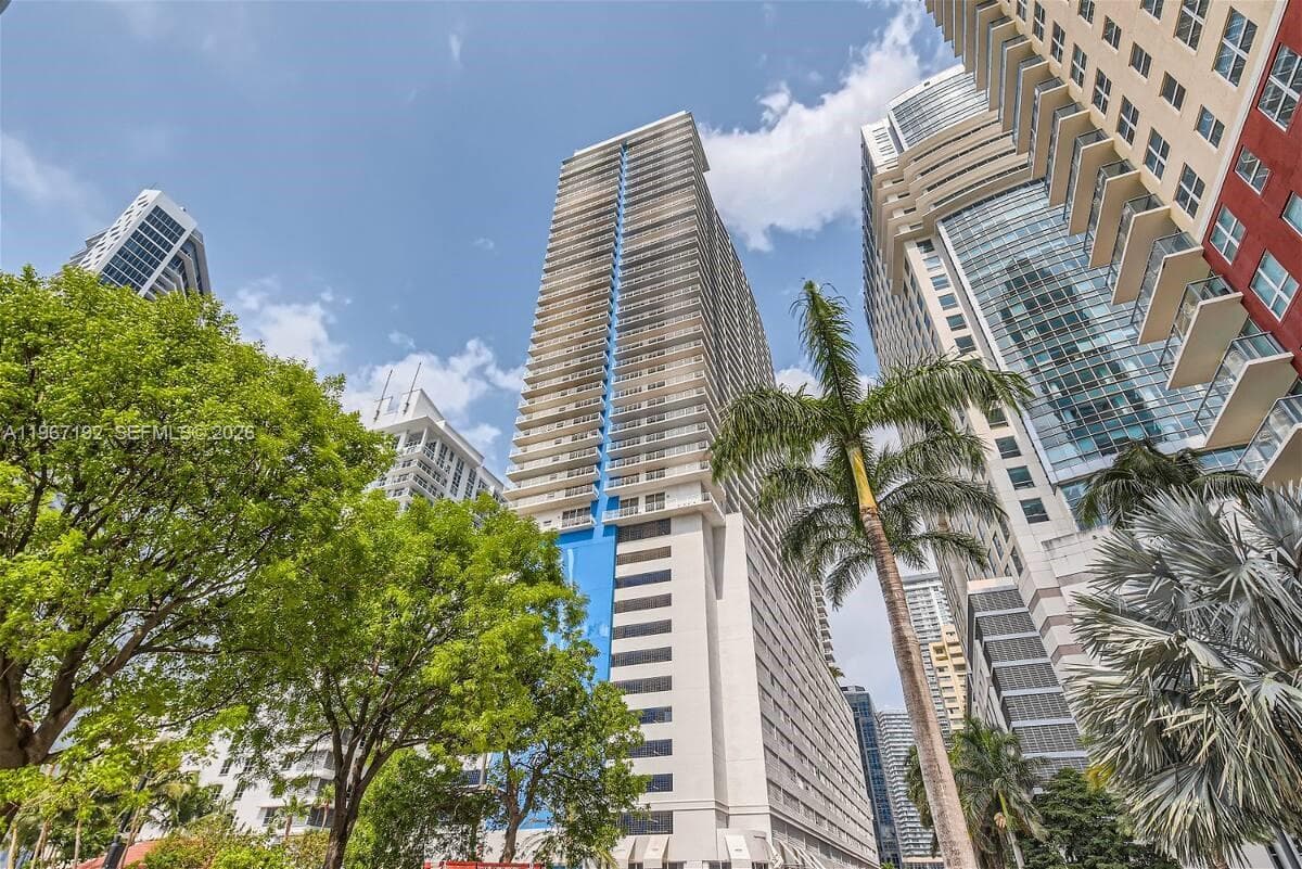 1200 Brickell Bay Dr # 3923, Miami FL 33131 — 18