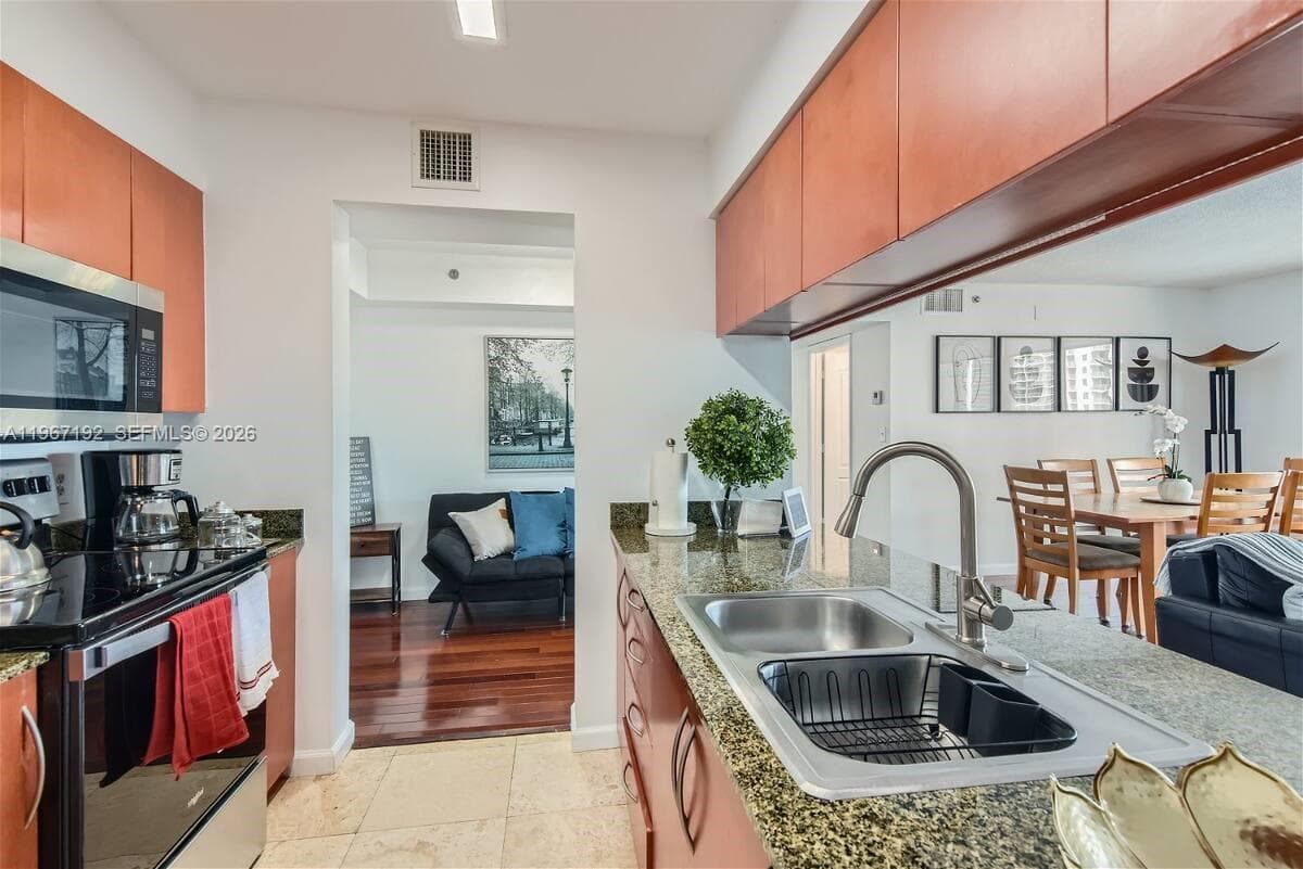 1200 Brickell Bay Dr # 3923, Miami FL 33131 — 8