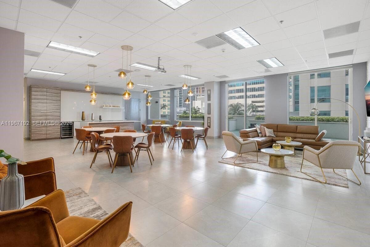 1200 Brickell Bay Dr # 3923, Miami FL 33131 — 25
