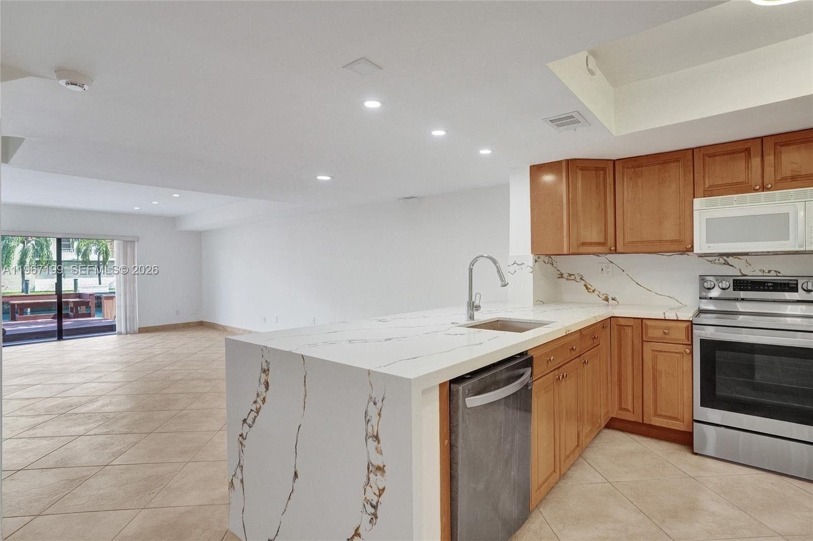 2689 NE 165th St # 56, North Miami Beach FL 33160 — 22
