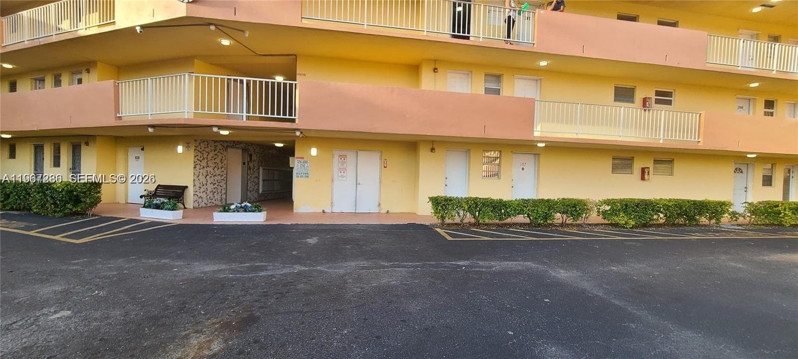 1540 NE 191st St # 207, Miami FL 33179 — 1