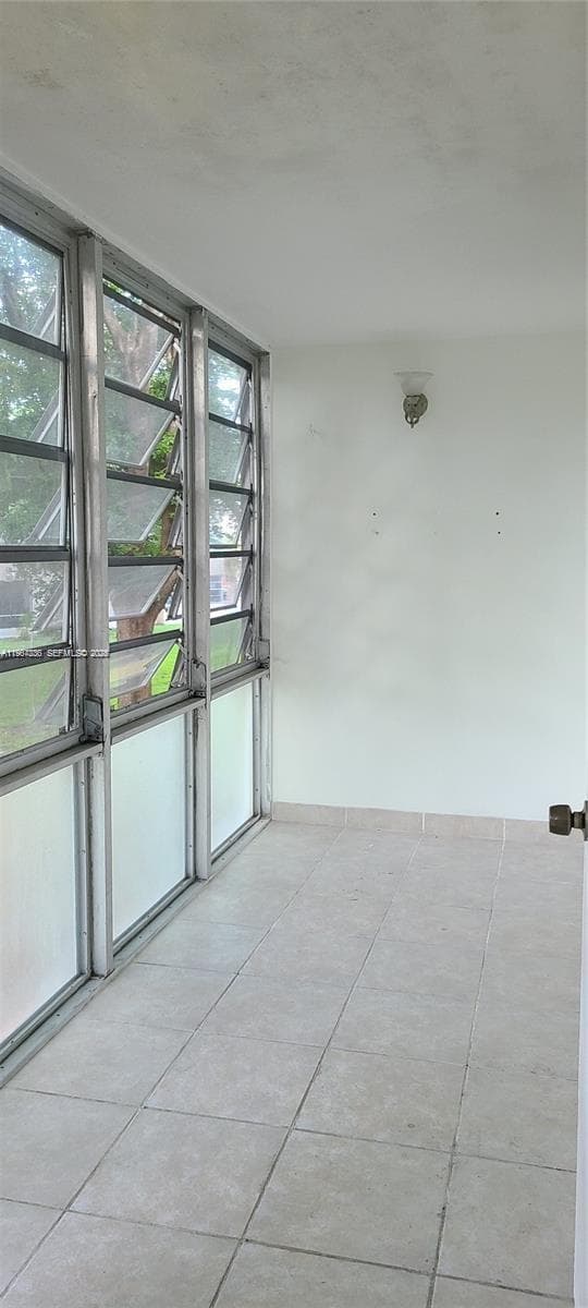 1540 NE 191st St # 207, Miami FL 33179 — 20