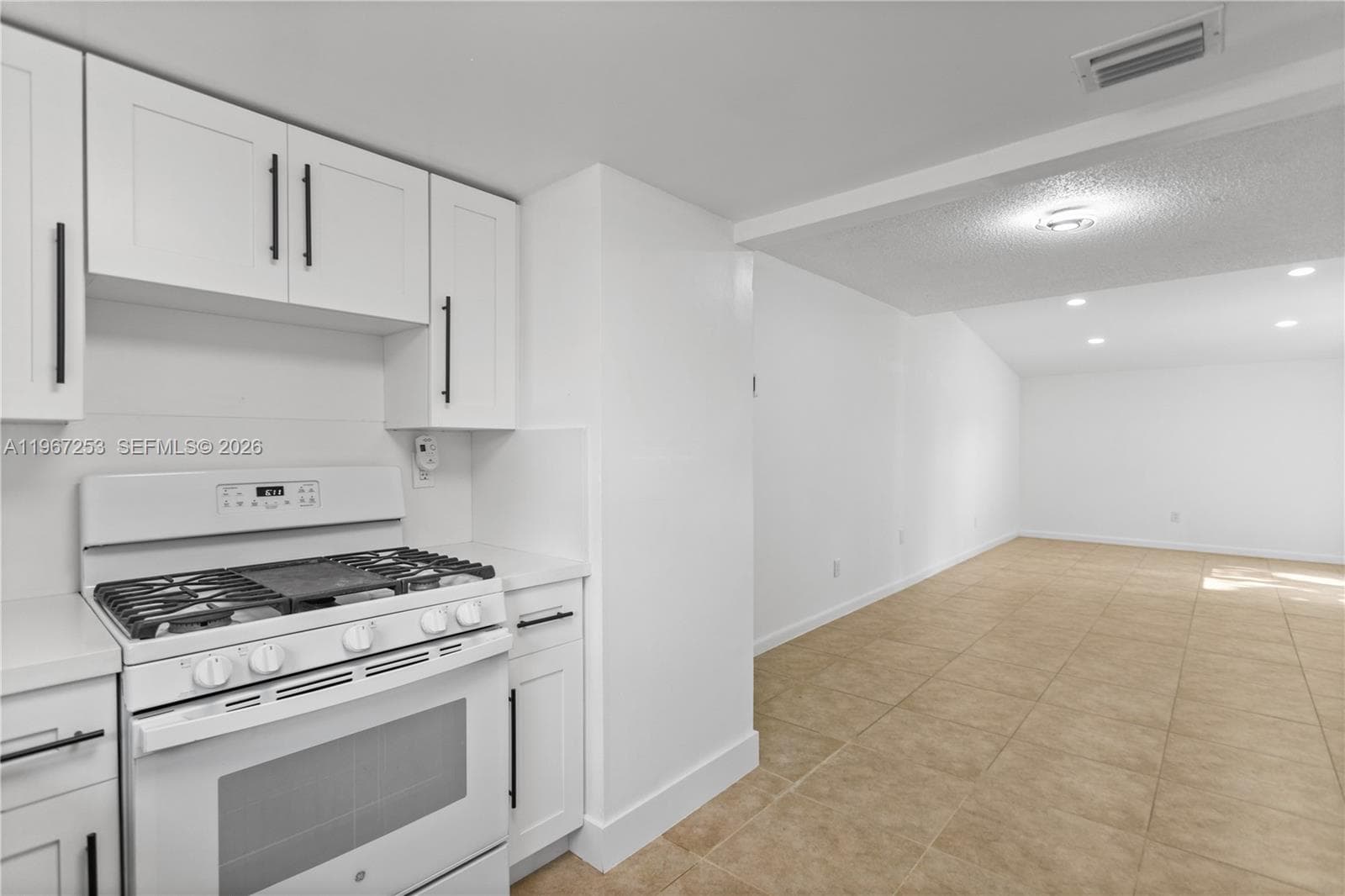 6502 SW 114th Ave, Miami FL 33173 — 33