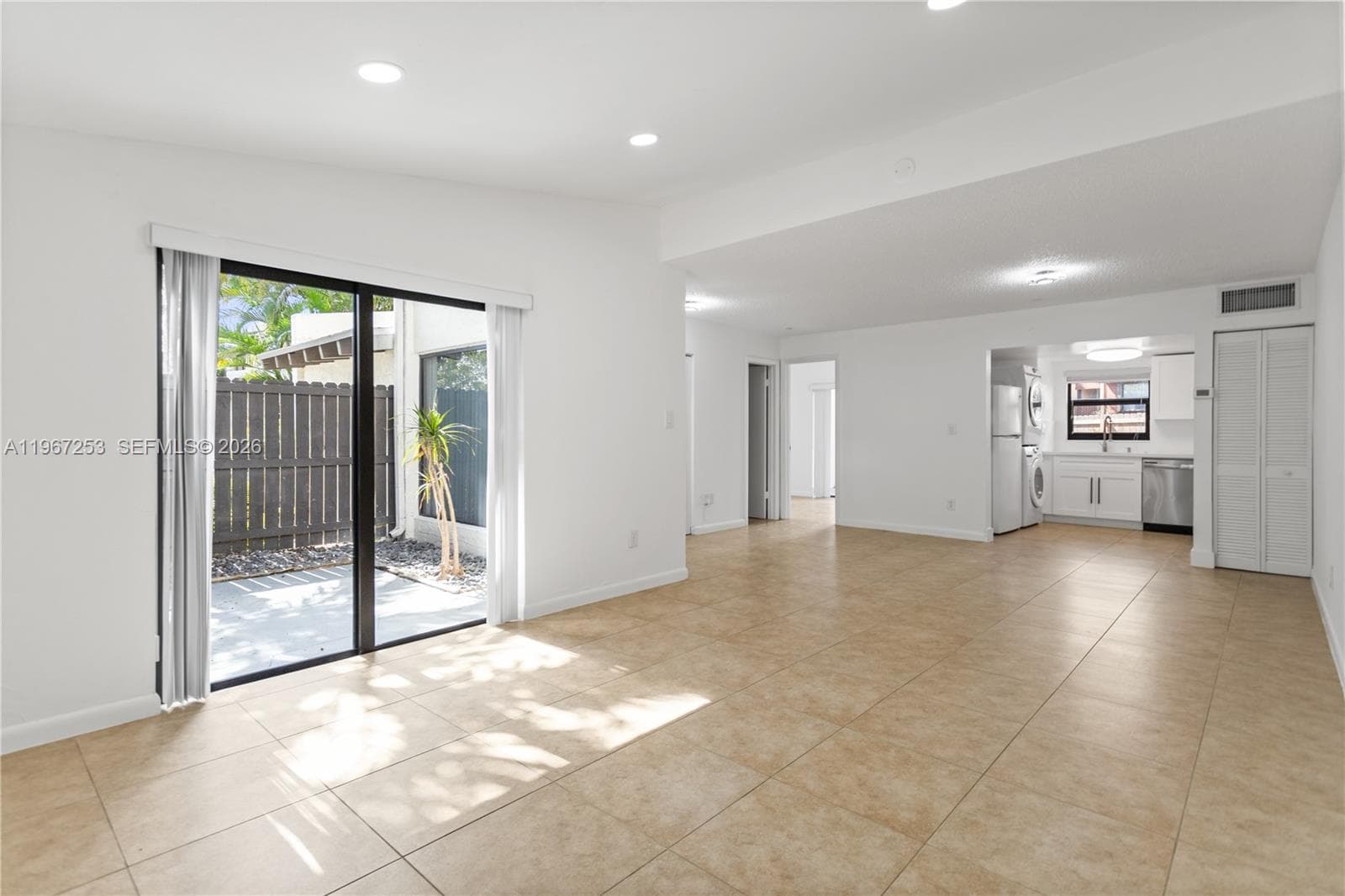 6502 SW 114th Ave, Miami FL 33173 — 25