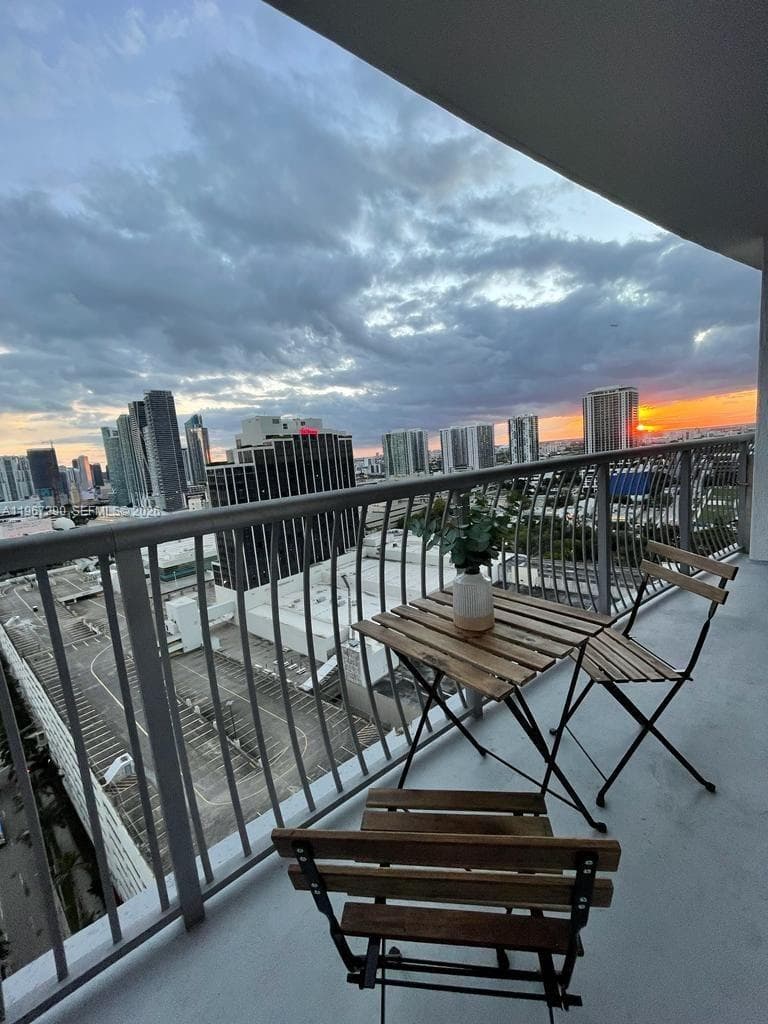 1750 N Bayshore Dr # 2710, Miami FL 33132 — 2