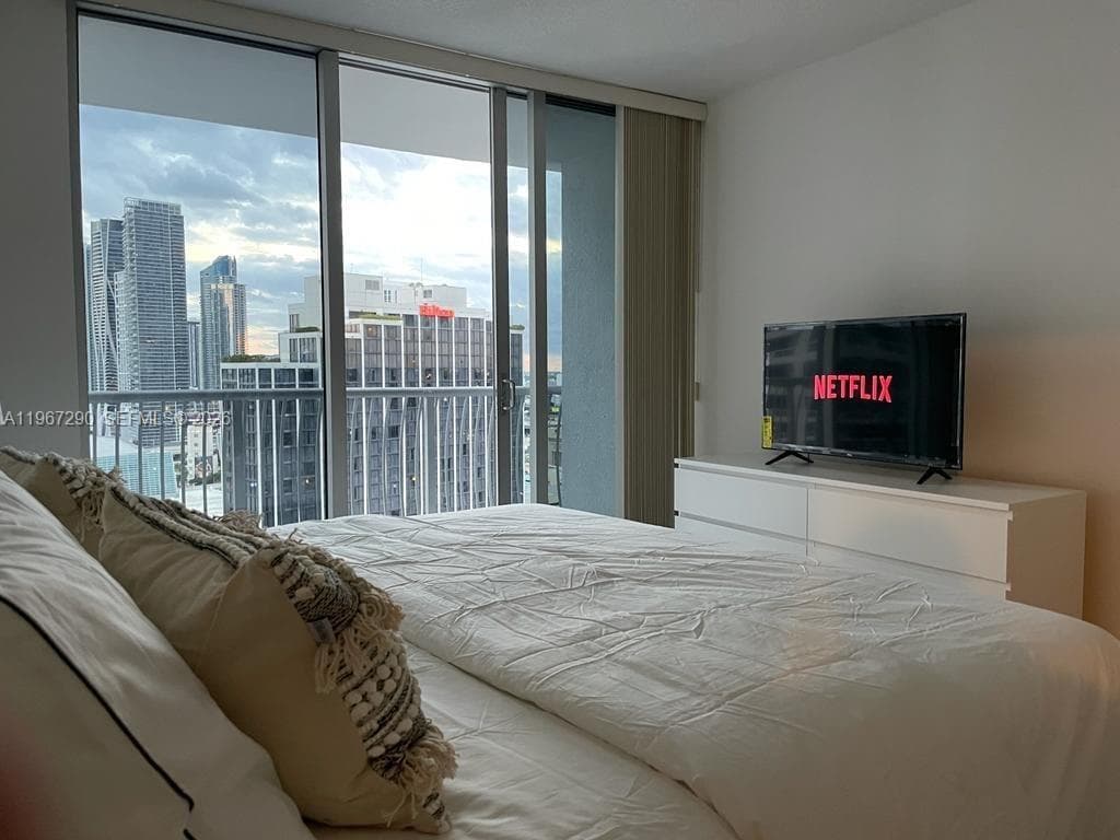 1750 N Bayshore Dr # 2710, Miami FL 33132 — 13