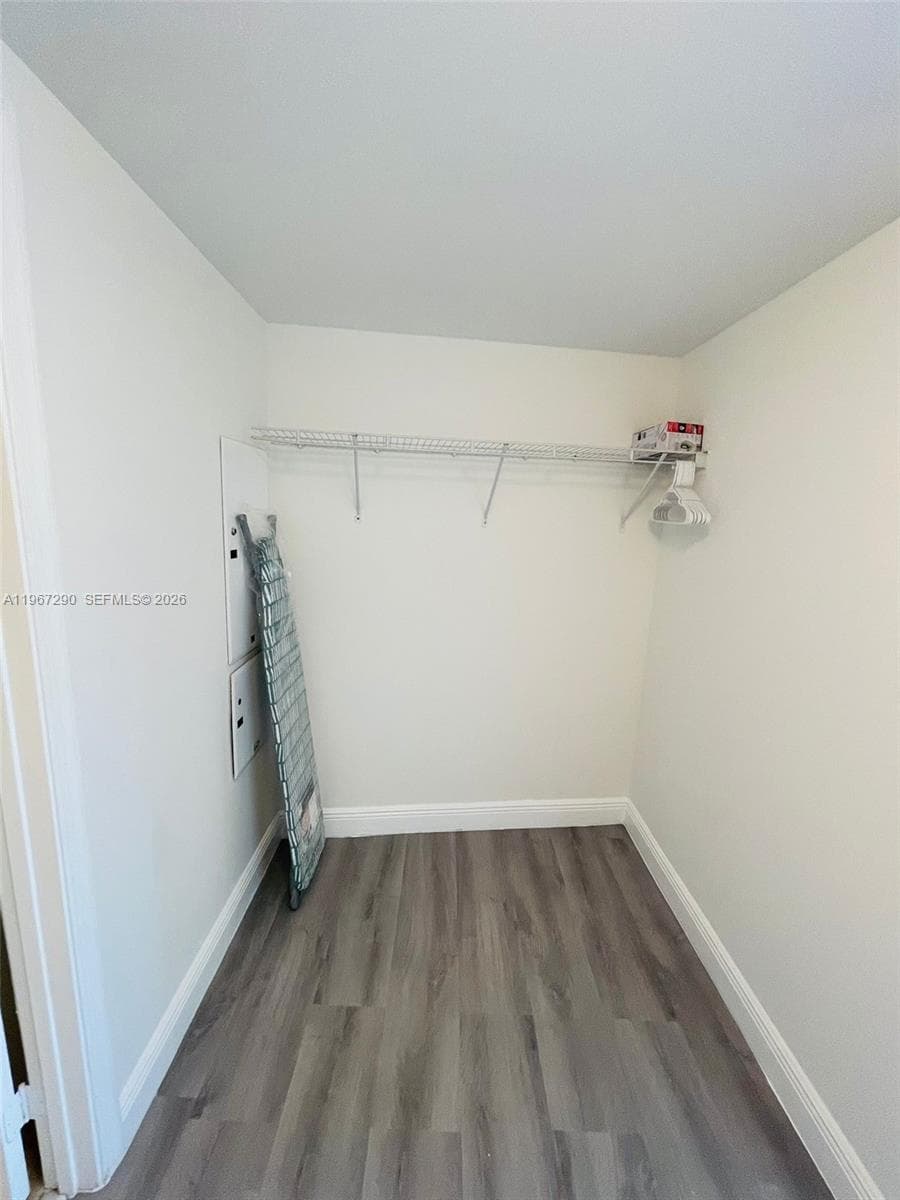 1750 N Bayshore Dr # 2710, Miami FL 33132 — 20
