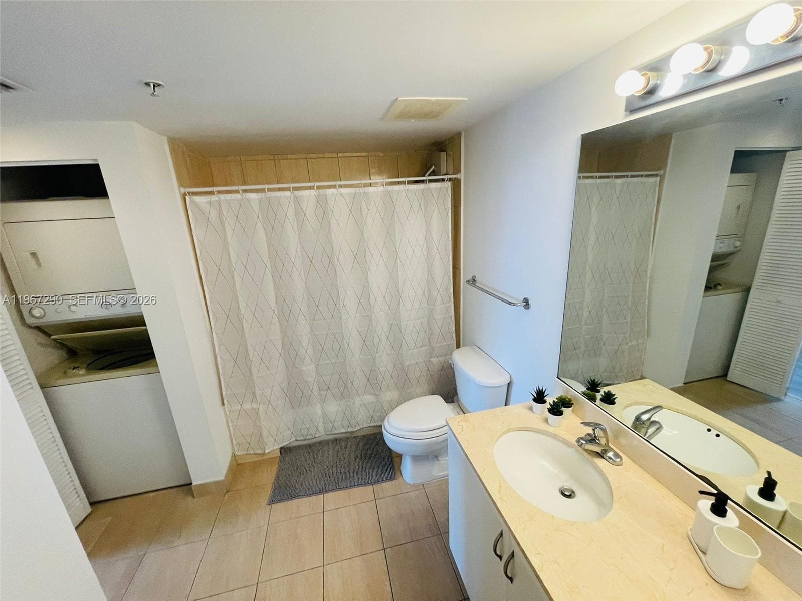 1750 N Bayshore Dr # 2710, Miami FL 33132 — 18