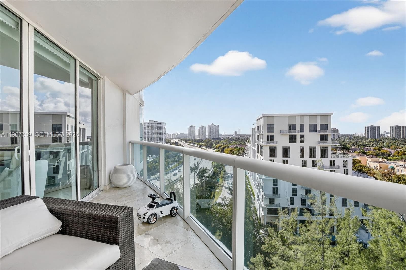 19400 Turnberry Way # 1012, Aventura FL 33180 — 2